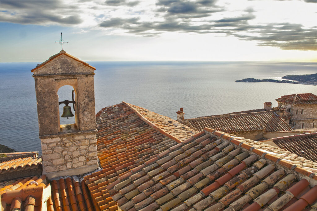 What is the main city in the French Riviera ?