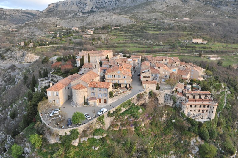 gourdon village
